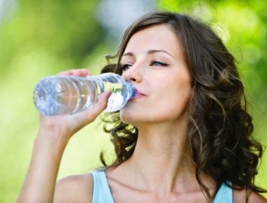 Οι ώρες της μέρας που δεν πρέπει να πίνεις ποτέ νερό